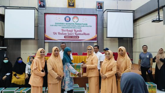 Dharma Wanita Sub Unit Fisip UHO Berbagi Kasih